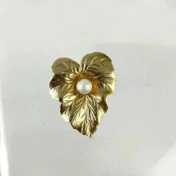 VTG Sarah Coventry Gold Tone Pearl Center Leaf Brooch Leaves Pin Signed Jewelry - Picture 6 of 8